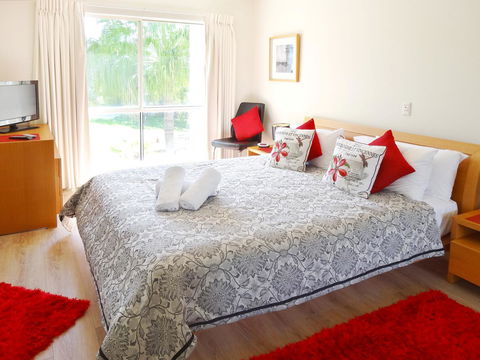 Waterfront Resort Villa With Buggy - Accommodation Australia 12