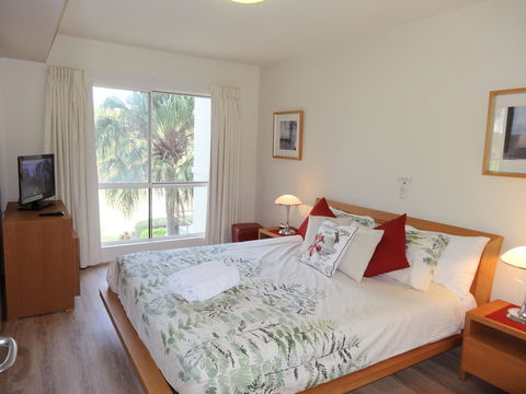 Waterfront Resort Villa With Buggy - Accommodation Australia 15
