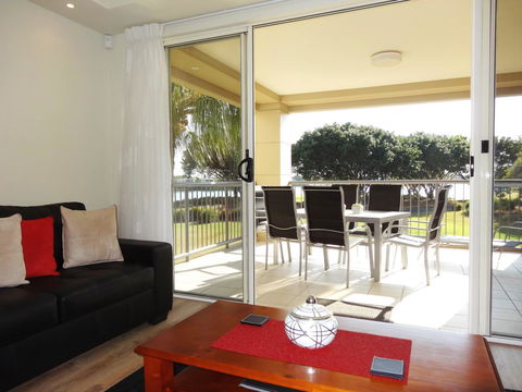 Waterfront Resort Villa With Buggy - Accommodation Australia 20