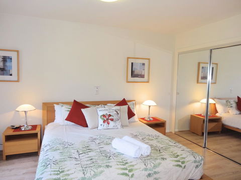 Waterfront Resort Villa With Buggy - Accommodation Australia 14