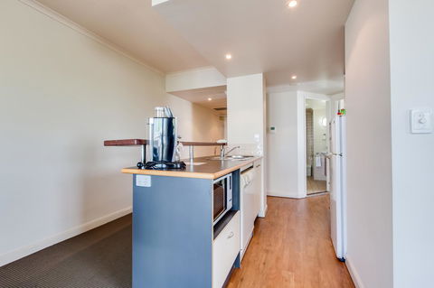 Central Cosmo Apartment Hotel - Accommodation Australia 10
