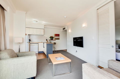 Central Cosmo Apartment Hotel - Accommodation Australia 31