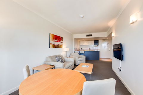 Central Cosmo Apartment Hotel - Accommodation Australia 25