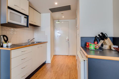 Central Cosmo Apartment Hotel - Accommodation Australia 18