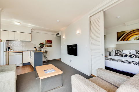 Central Cosmo Apartment Hotel - Accommodation Australia 29