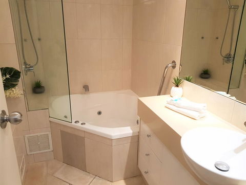 Gemini Court Holiday Apartments - Accommodation Australia 41