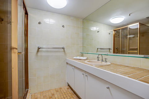 Gemini Court Holiday Apartments - Accommodation Australia 8