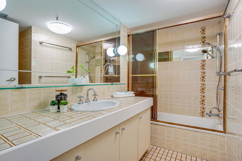 Gemini Court Holiday Apartments - Accommodation Australia 11