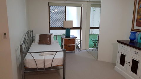 Gemini Court Holiday Apartments - Accommodation Australia 14