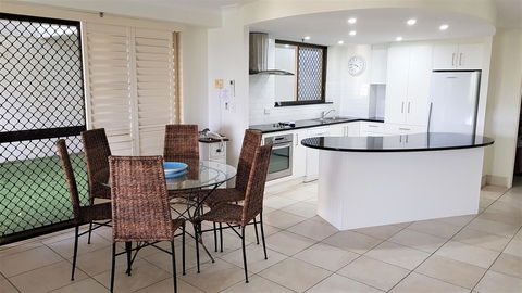 Gemini Court Holiday Apartments - Accommodation Australia 17