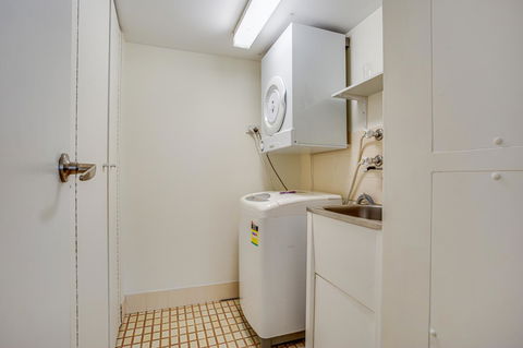 Gemini Court Holiday Apartments - Accommodation Australia 6