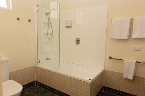White Lace Motor Inn - Accommodation Australia 12