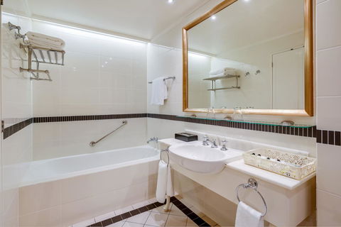 InterContinental Sanctuary Cove Resort, An IHG Hotel - Accommodation Australia 8