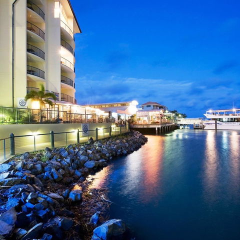 Mantra Hervey Bay - Australia Shopping 13