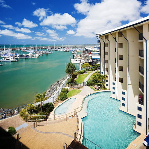 Mantra Hervey Bay - Australia Shopping 18