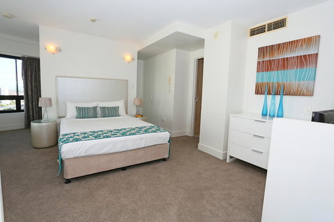 Neptune Resort - Australia Shopping 11