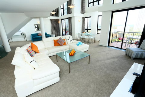 Neptune Resort - Australia Shopping 4