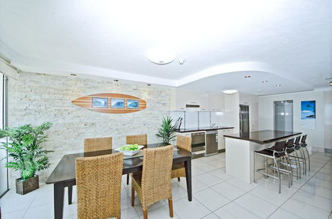 Burleigh Beach Tower - Australia Shopping 14