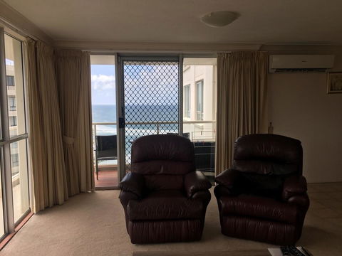 Burleigh Beach Tower - Australia Shopping 2