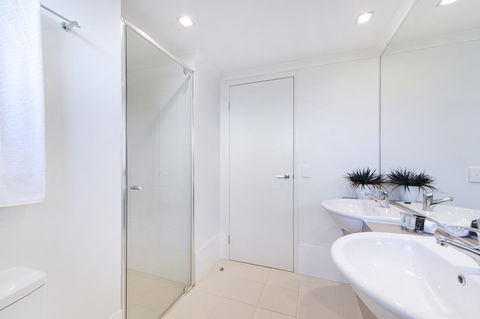 On The Bay Apartments - Accommodation Australia 24