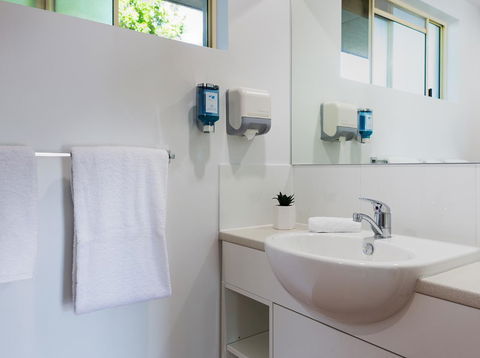 Anchor Motel Noosa - Accommodation Australia 6