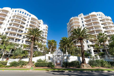 ULTIQA Burleigh Mediterranean Resort - Accommodation Australia 13