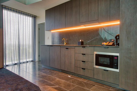 Eatons Hill Hotel - Bed n Breakfasts 16