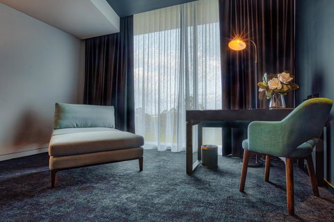 Eatons Hill Hotel - Bed n Breakfasts 21