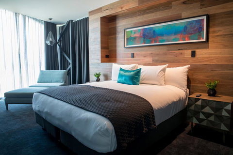 Eatons Hill Hotel - Bed n Breakfasts 24