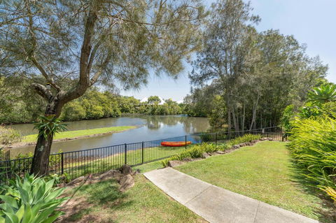 Waterfront Theme Park Getaway - Accommodation Australia 20