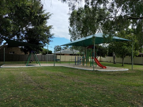 Waterfront Theme Park Getaway - Accommodation Australia 27