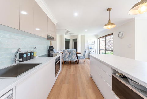 Waterfront Theme Park Getaway - Accommodation Australia 4