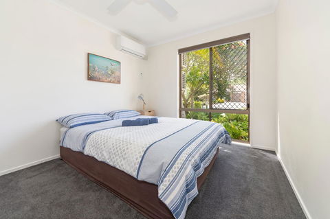 Waterfront Theme Park Getaway - Accommodation Australia 9