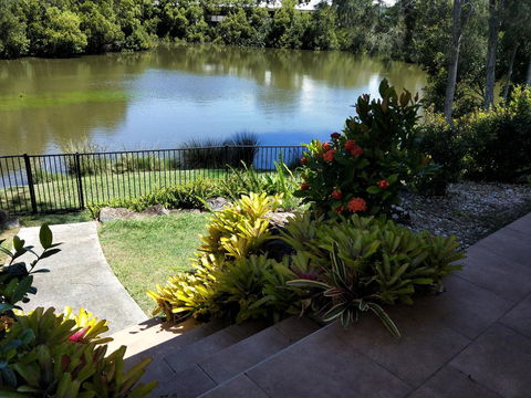 Waterfront Theme Park Getaway - Accommodation Australia 21