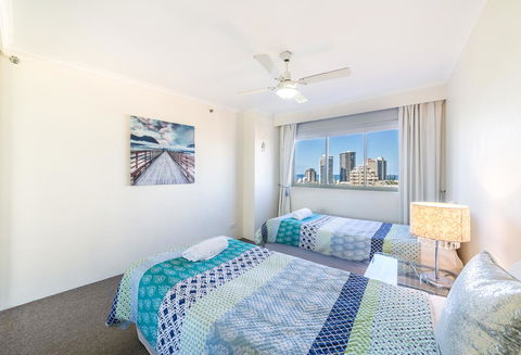 The Meriton Apartments On Main Beach - Accommodation Australia 3
