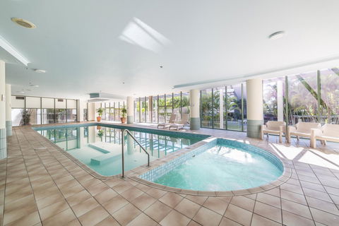 The Meriton Apartments On Main Beach - Accommodation Australia 0