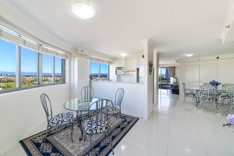 The Meriton Apartments On Main Beach - Accommodation Australia 15