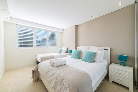 The Meriton Apartments On Main Beach - Accommodation Australia 6
