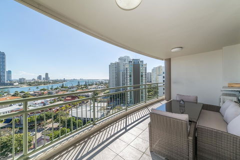 The Meriton Apartments On Main Beach - Accommodation Australia 23