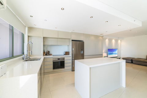 The Meriton Apartments On Main Beach - Accommodation Australia 9