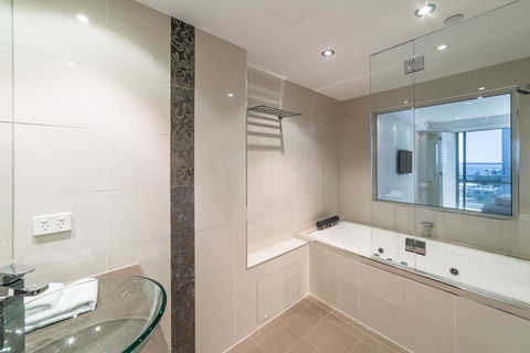 The Meriton Apartments On Main Beach - Accommodation Australia 8