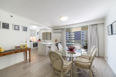 The Meriton Apartments On Main Beach - Accommodation Australia 2