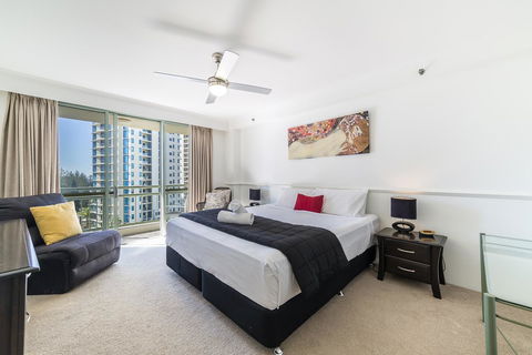 The Meriton Apartments On Main Beach - Accommodation Australia 1