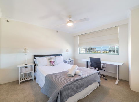 The Meriton Apartments On Main Beach - Accommodation Australia 11