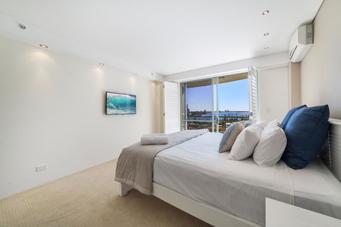 The Meriton Apartments On Main Beach - Accommodation Australia 5