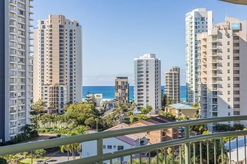 The Meriton Apartments On Main Beach - Accommodation Australia 21