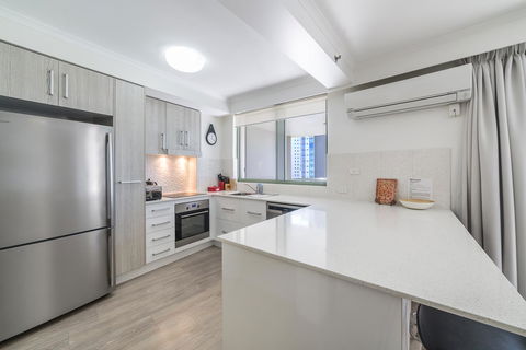 The Meriton Apartments On Main Beach - Accommodation Australia 12