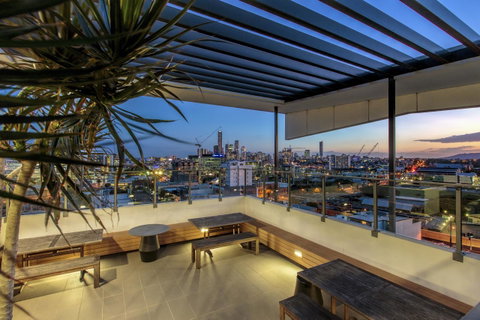 Code Apartments - Bed n Breakfasts 2