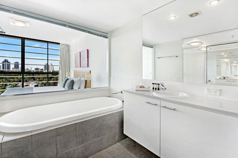 ULTIQA Freshwater Point Resort - Accommodation Australia 42