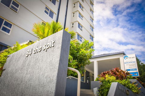 84 The Spit Holiday Apartments - Australia Shopping 2